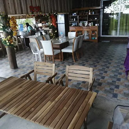 Shey'S Travellers Inn Mambajao Exterior photo