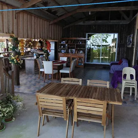 Shey'S Travellers Inn Mambajao Exterior photo