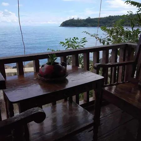 Shey'S Travellers Inn Mambajao Exterior photo