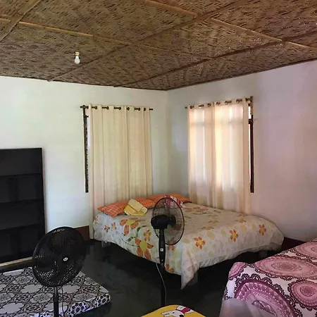 Shey'S Travellers Inn Mambajao Room photo